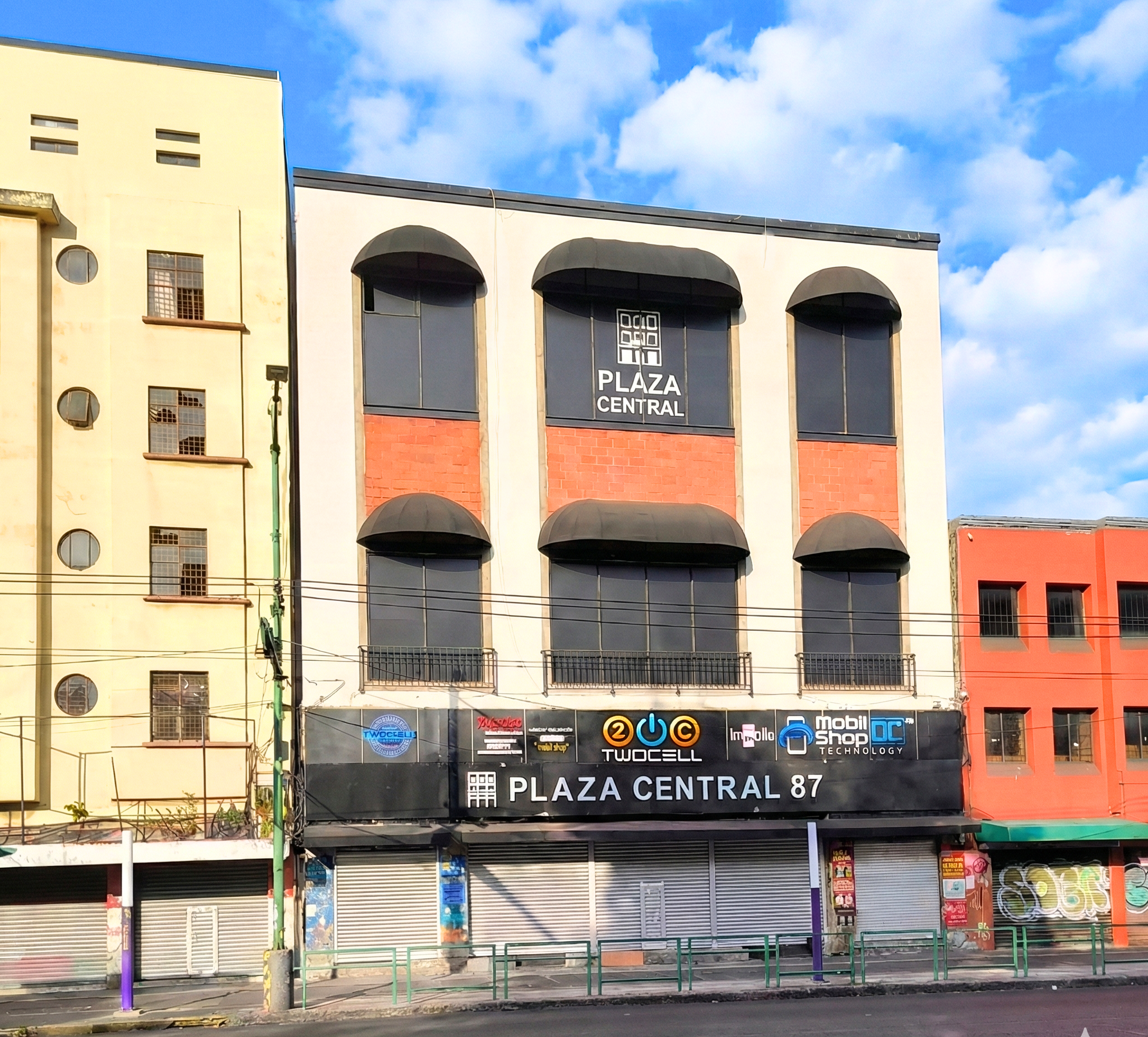 Fachada de Plaza Central 87